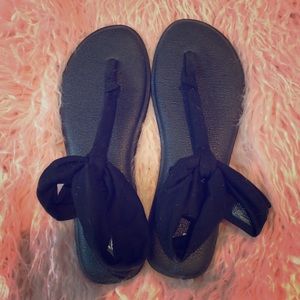 Black slingback Sanuk yoga mat sandals